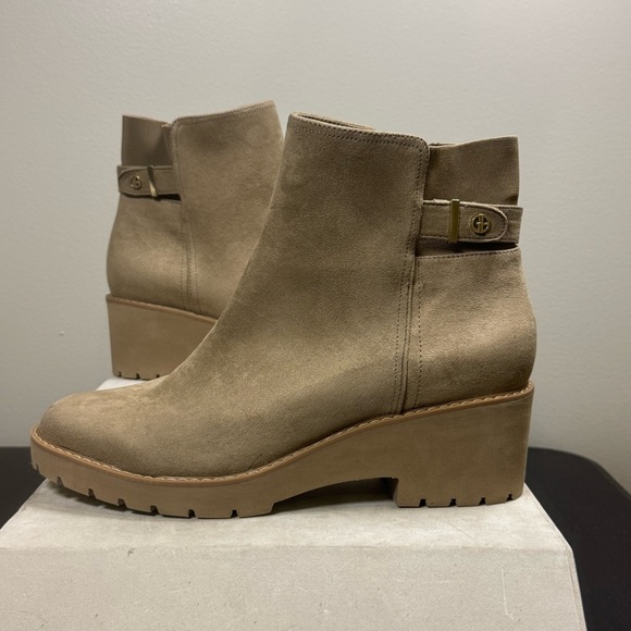 Gianni Bernini Women's Tan Ankle Boots, size 11M, NWOT - Picture 2 of 12
